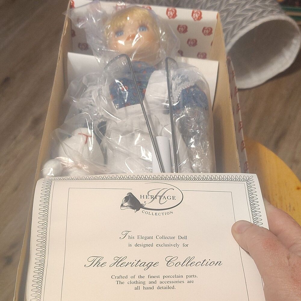 Heritage Collection Alice in Wonderland Alice Porcelain Girl Doll 14in MPN 12055